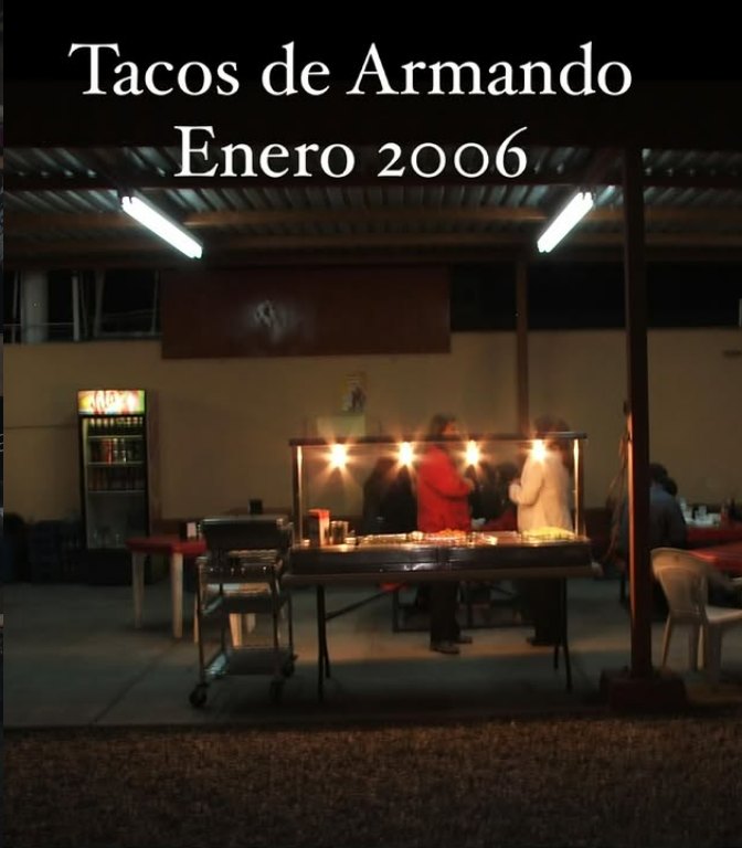 El puesto de Tacos de Armando con clientes en enero de 2006
